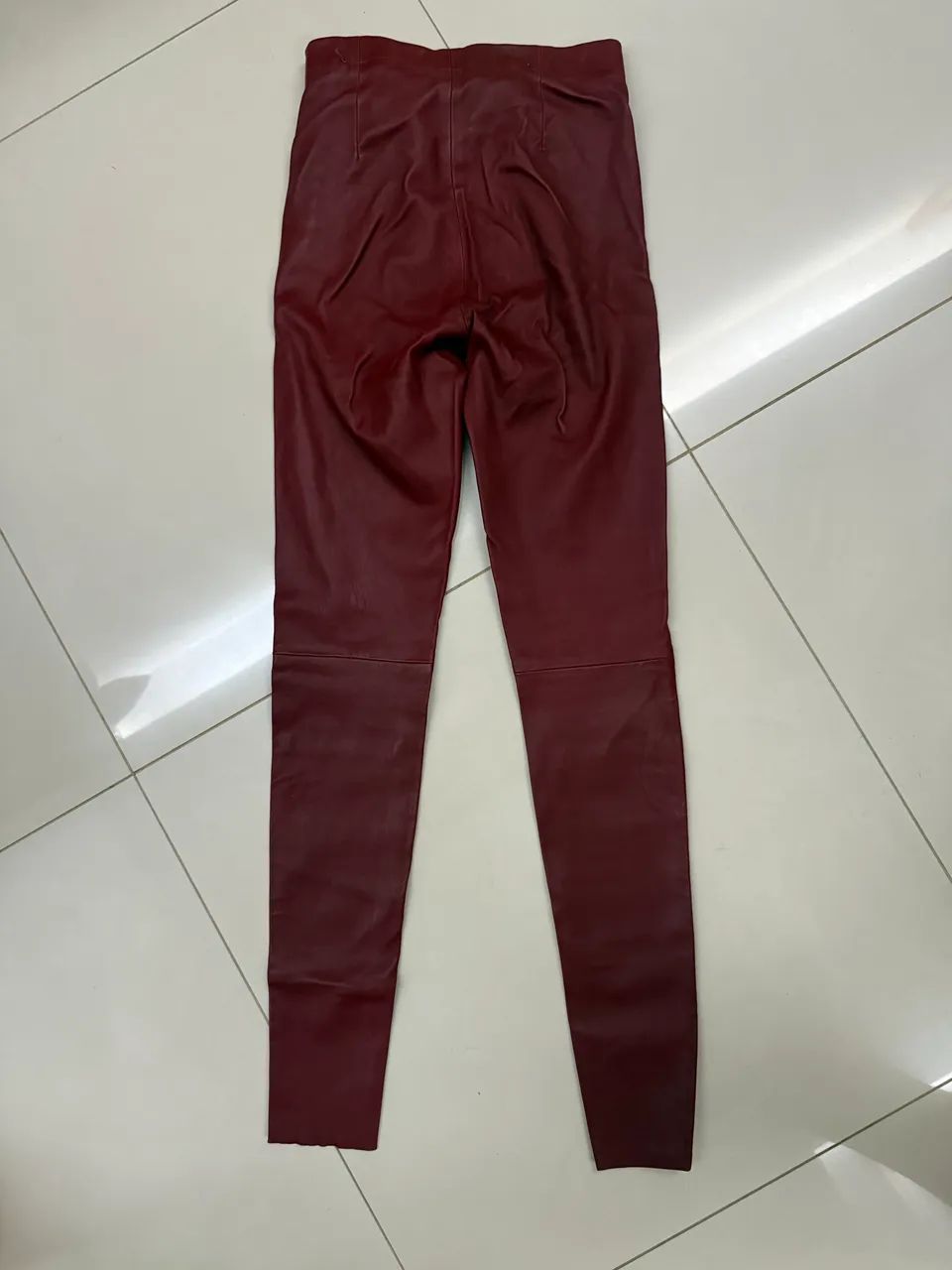 Calça de couro John John original - vinho/bordô - tam P - Foto 3