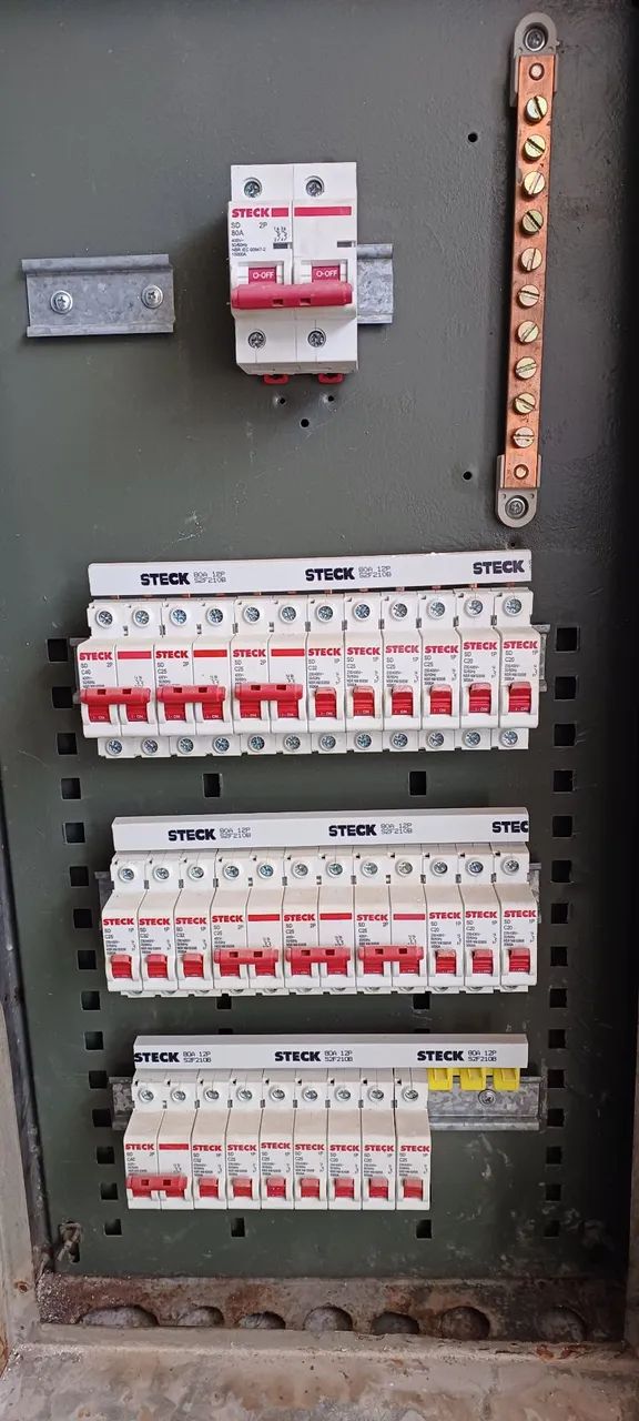 QUADRO DE DISTRIBUIÇÃO GABINETE DE AÇO  /// R$750,00  - Foto 2
