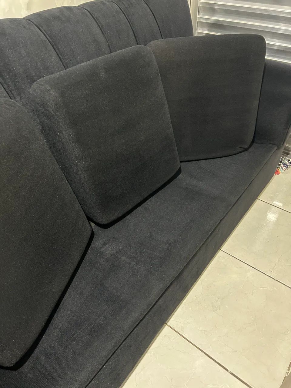 Vendo sofá em ótimo estado /cor preto  - Foto 2