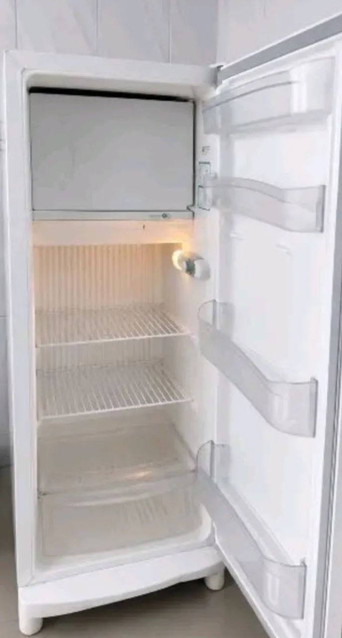 GELADEIRA MUITO NOVA - Foto 2