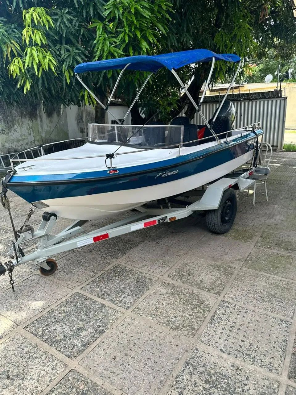 Barco em bom estado 