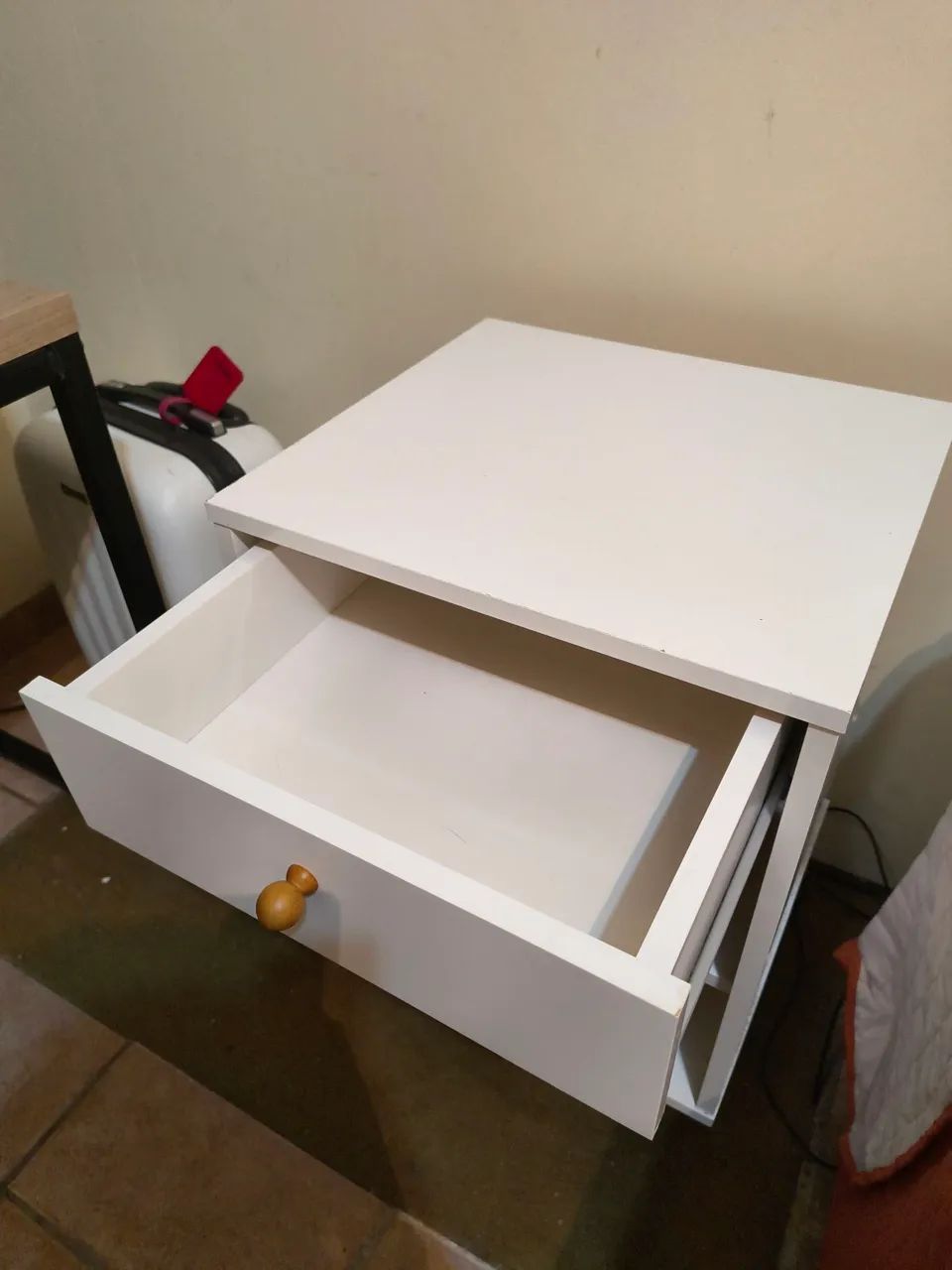 Mesa de cabeceira com Gaveta - Foto 3