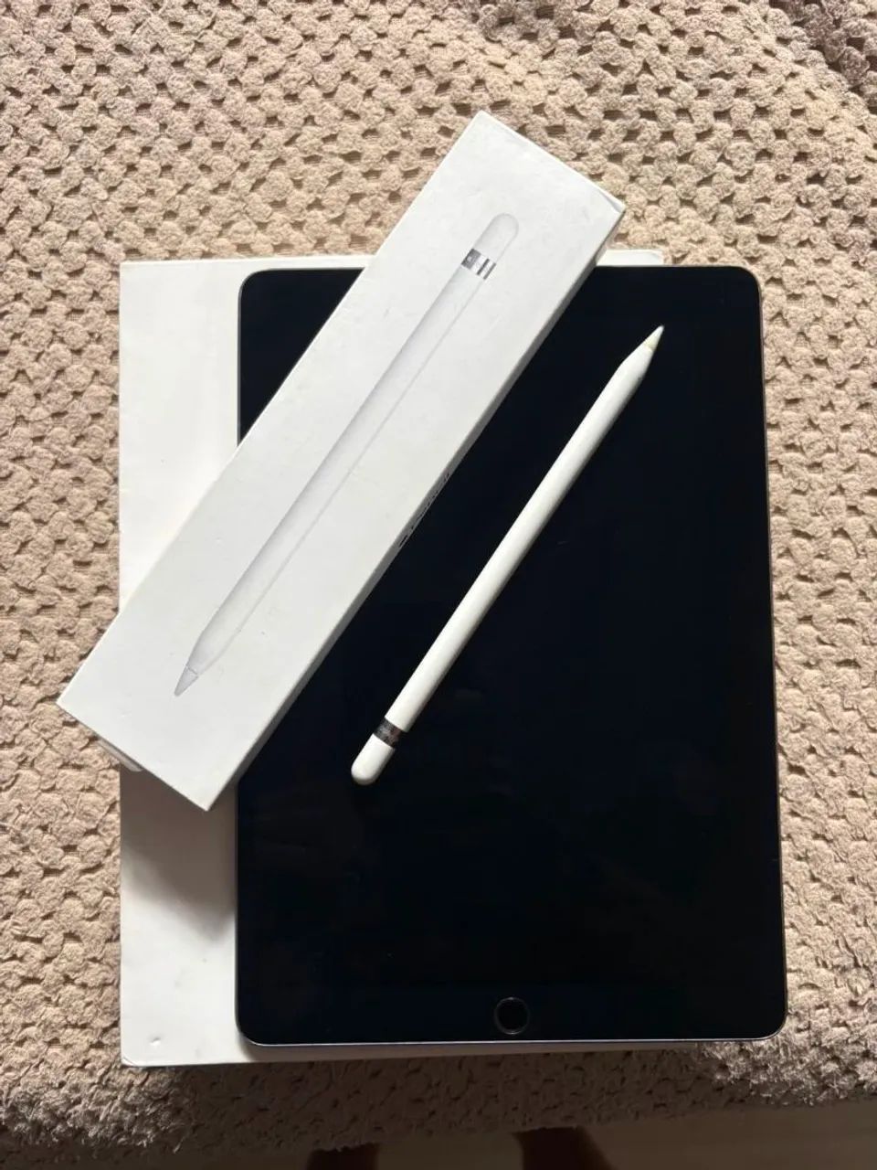 iPad Air (3rd generation) e Apple pencil <br>Número do modelo<br>MUUJ2LL/A<br>64gb de espaço
