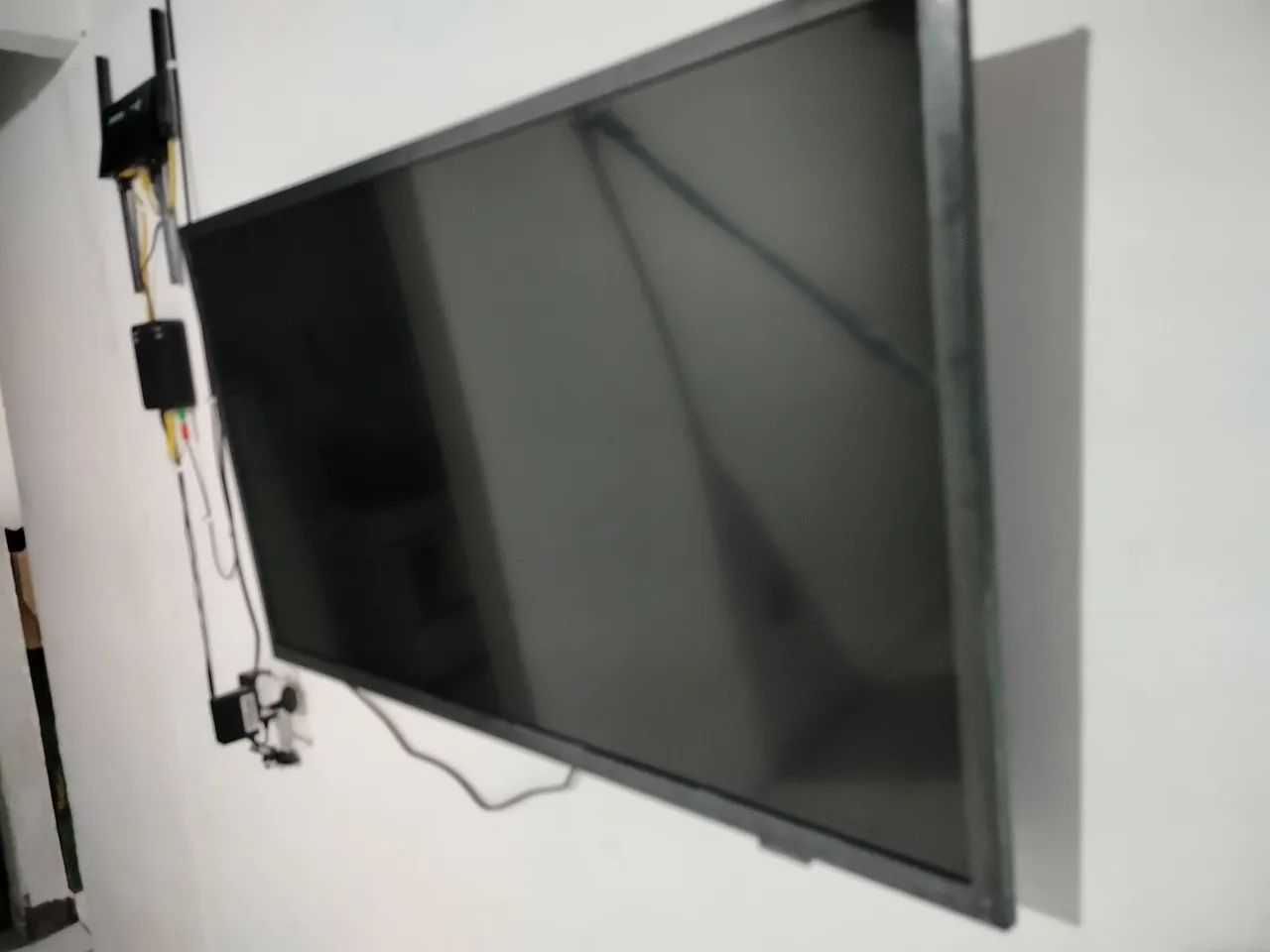 TV nova em boas condições 