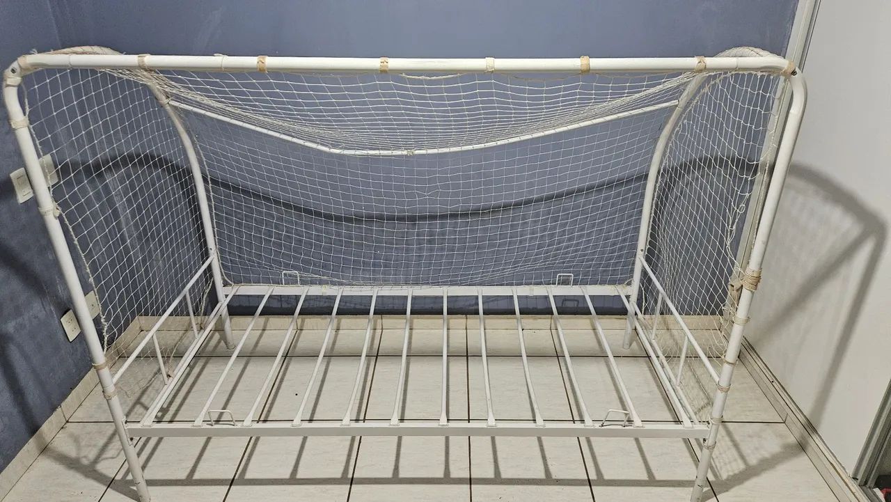 Cama gol solteiro usada de ferro sem colchão.  - Foto 2