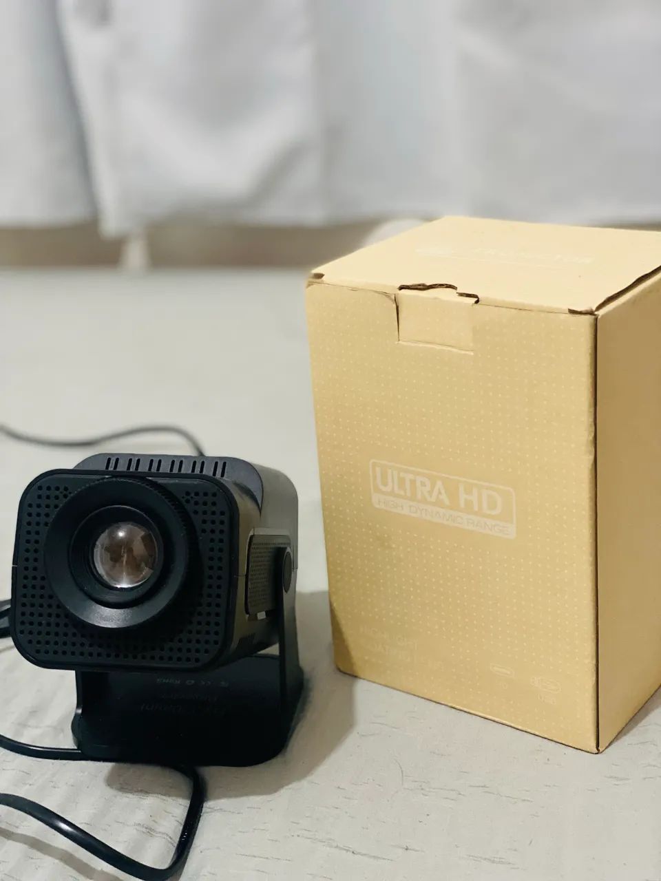 PROJETOR ULTRA HD COM SISTEMA ANDROID INCLUSO(Wi-Fi, Netflix, YouTube entre outros) - Foto 4