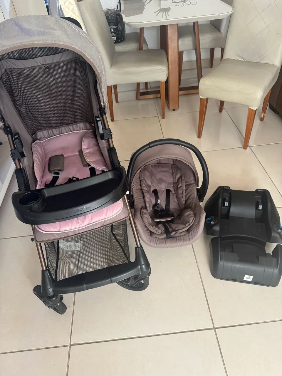 Carrinho de bebê + bebê conforto + base Galzerrano