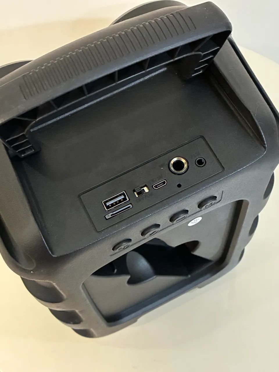 Caixa de Som Portátil com Microfone - Novo - Foto 2