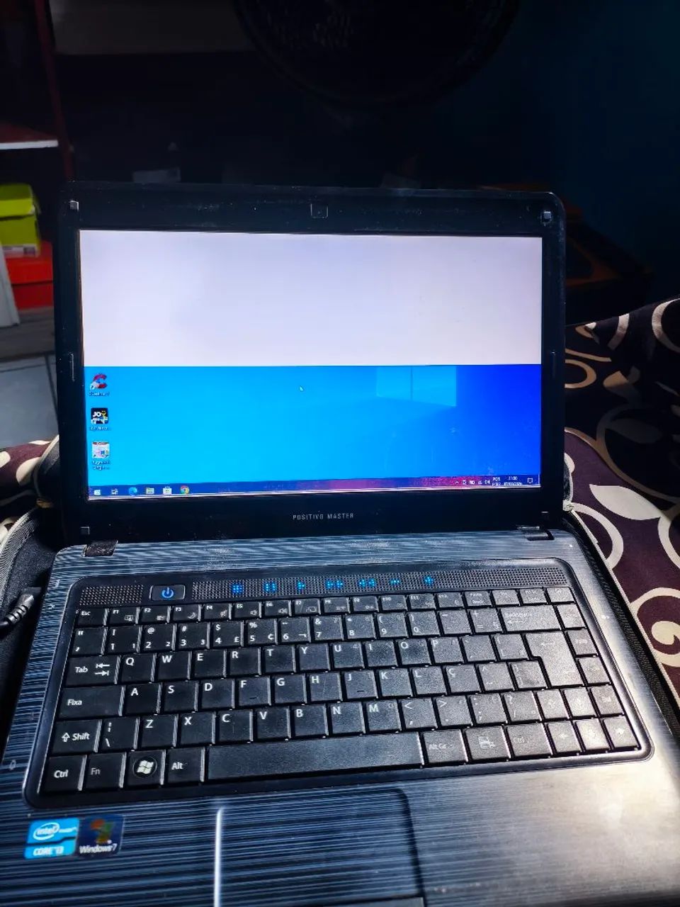 Notebook com tela quebrada
