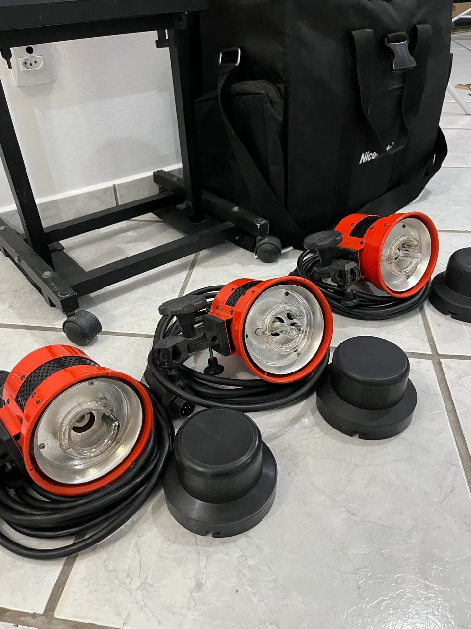 Conjunto de flash 3 tochas Mako com gerador 2404.