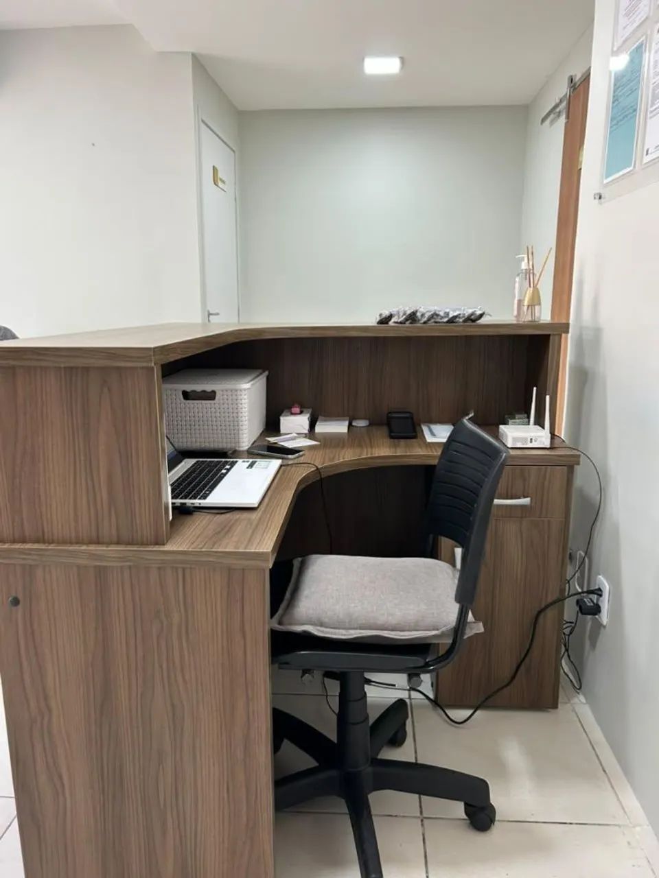 Vendo balcão para recepção  - Foto 3