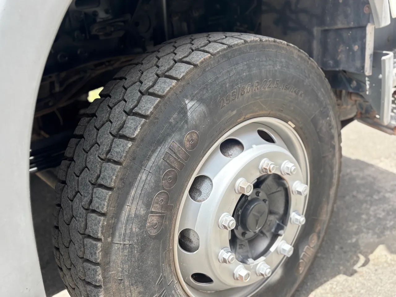 MB AXOR 2831 Caçamba com ar condicionado traçado 6x4 bem conservado  - Foto 9