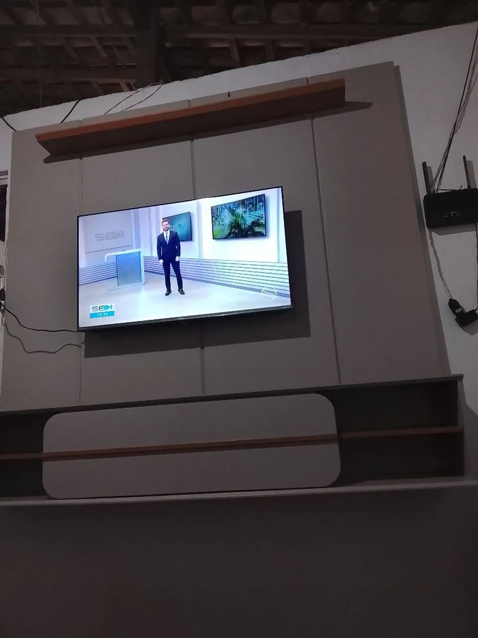 TV 