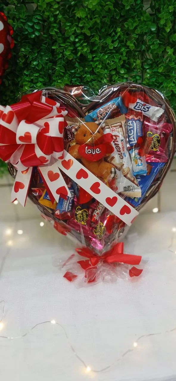 Cesta de Chocolates Romântica Com Ursinho de Pelúcia . - Foto 5