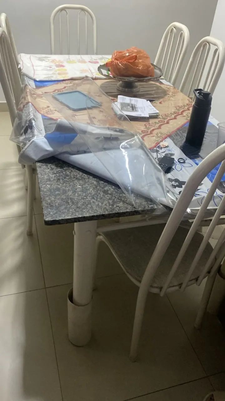Mesa Marmore e Estante Sala Estar