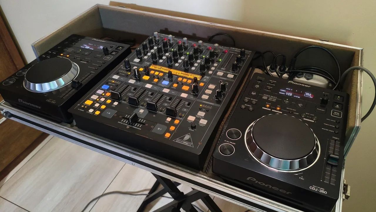 Par de CDJs 350 Pioneer + Mixer DDM 4000 Behringer + Case - Foto 3