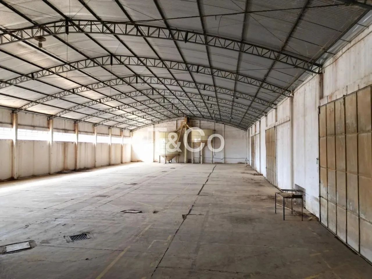 Galpão 4800m² Em Andradas Com 100 Vagas de Garagem - Foto 2