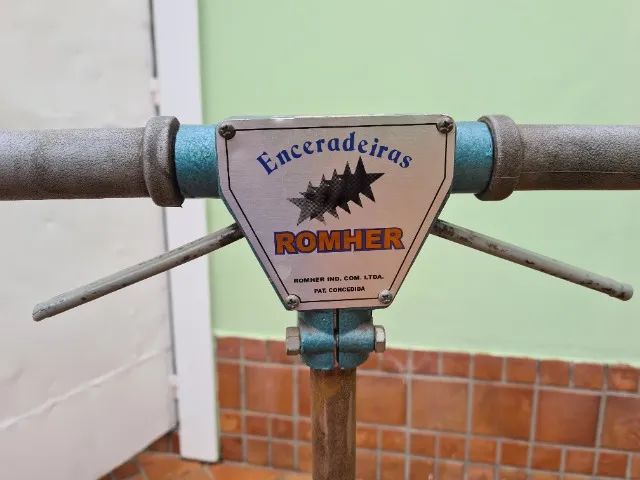 Enceradeira Romher c/ escovas - Foto 2