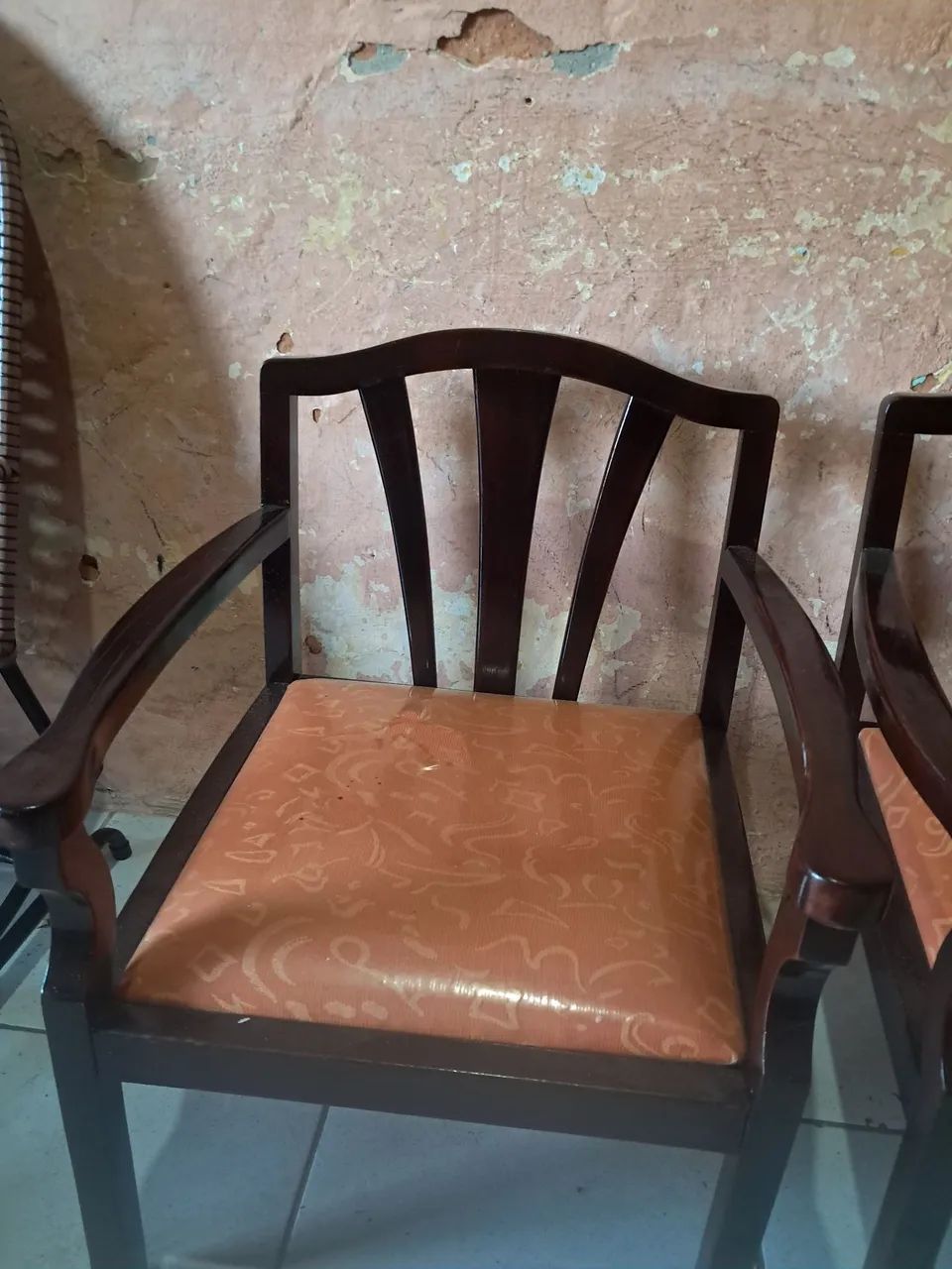 Vendo cadeira de madeira 