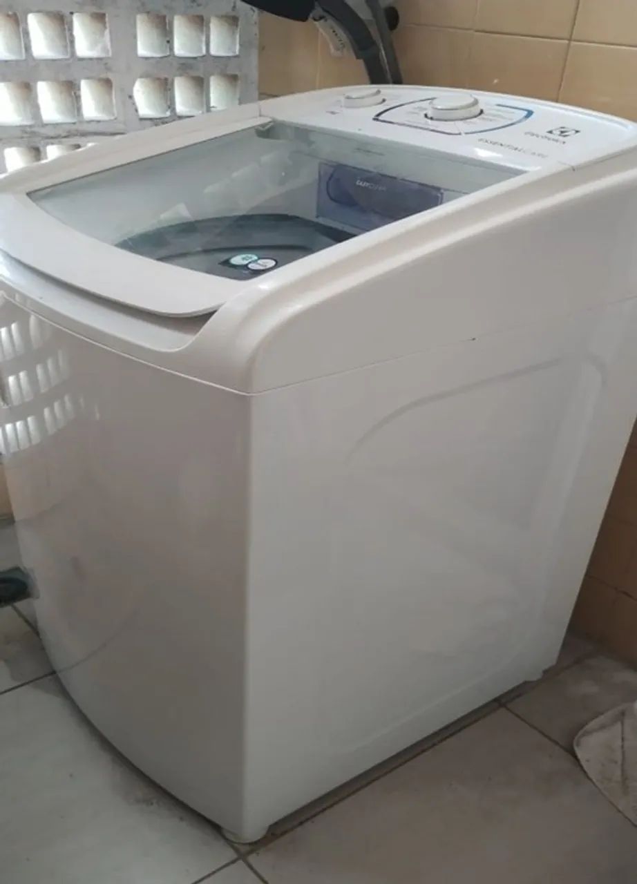 MÁQUINA DE LAVAR ROUPAS ELETROLUX BRANCA, 11KG, 220V