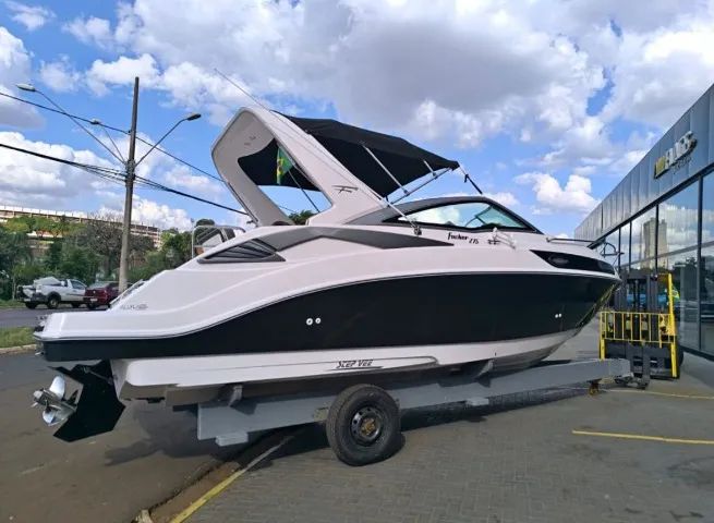 Vendo Lancha 2016 Nova( entrada 35 mil)