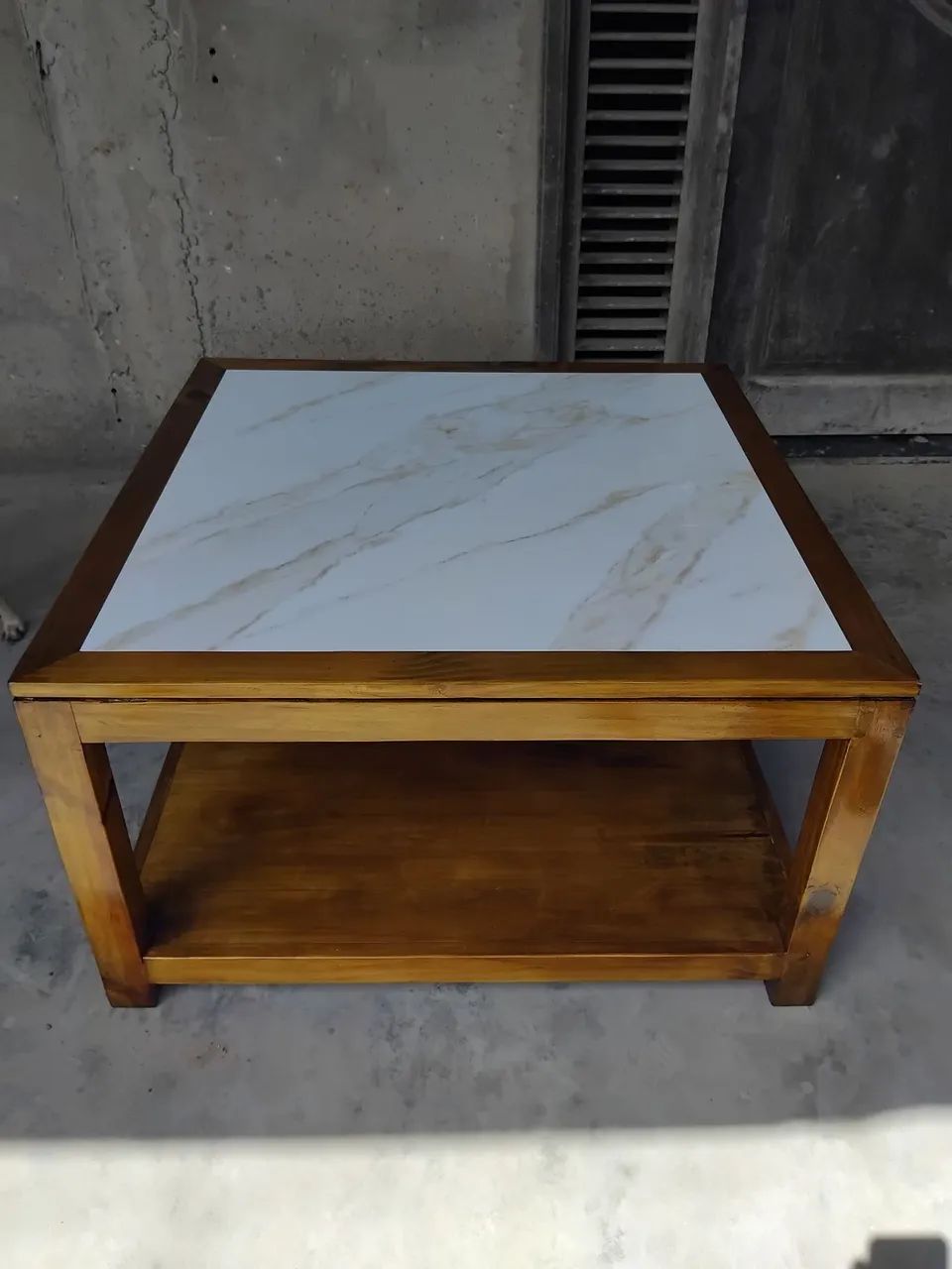 Mesa de Centro em Madeira e Porcelanato 