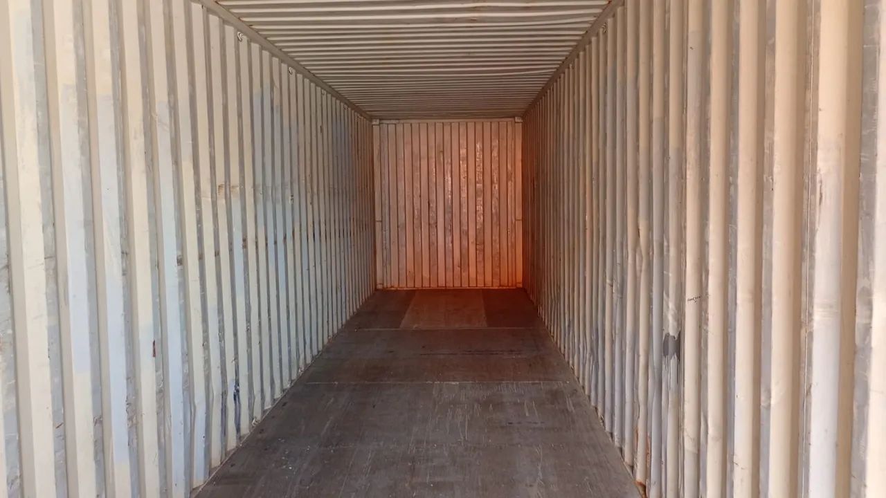 Vende se um container