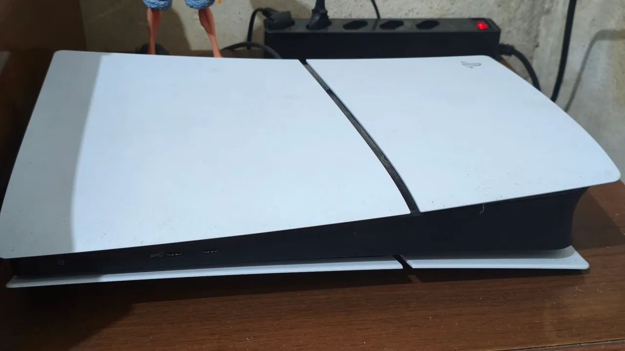PS5 SLIM com 2 controles e ps plus