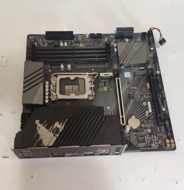 Placa Mãe Gigabyte B660M Aorus PRO LGA 1700 DDR4 - Foto 4