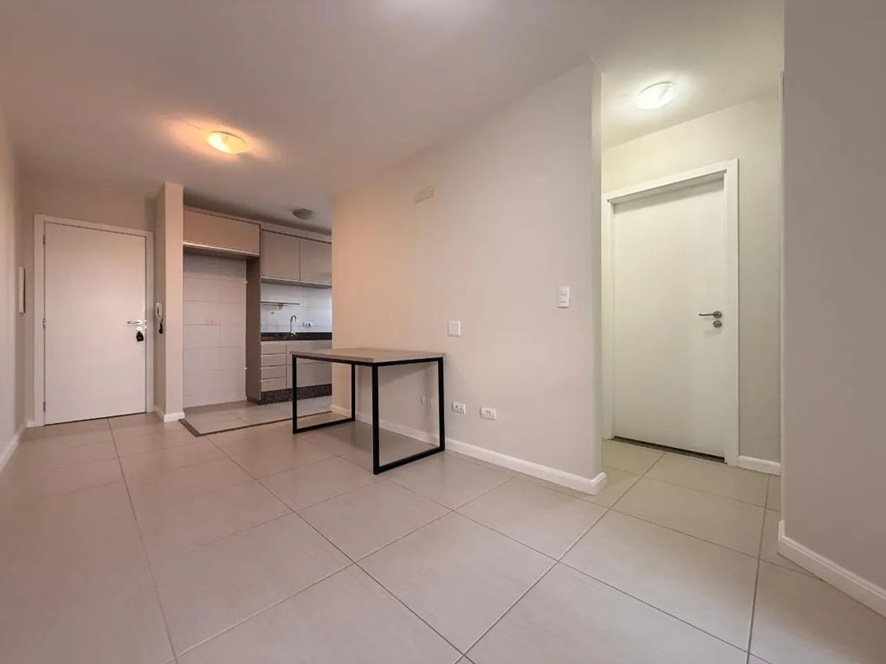 Apartamento para alugar em Maringá, Vila Marumby, com 2 quartos, com 51.81 m²