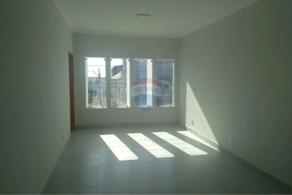 "Prédio Comercial no Centro de Tupã: Alugue Já!" - Foto 4