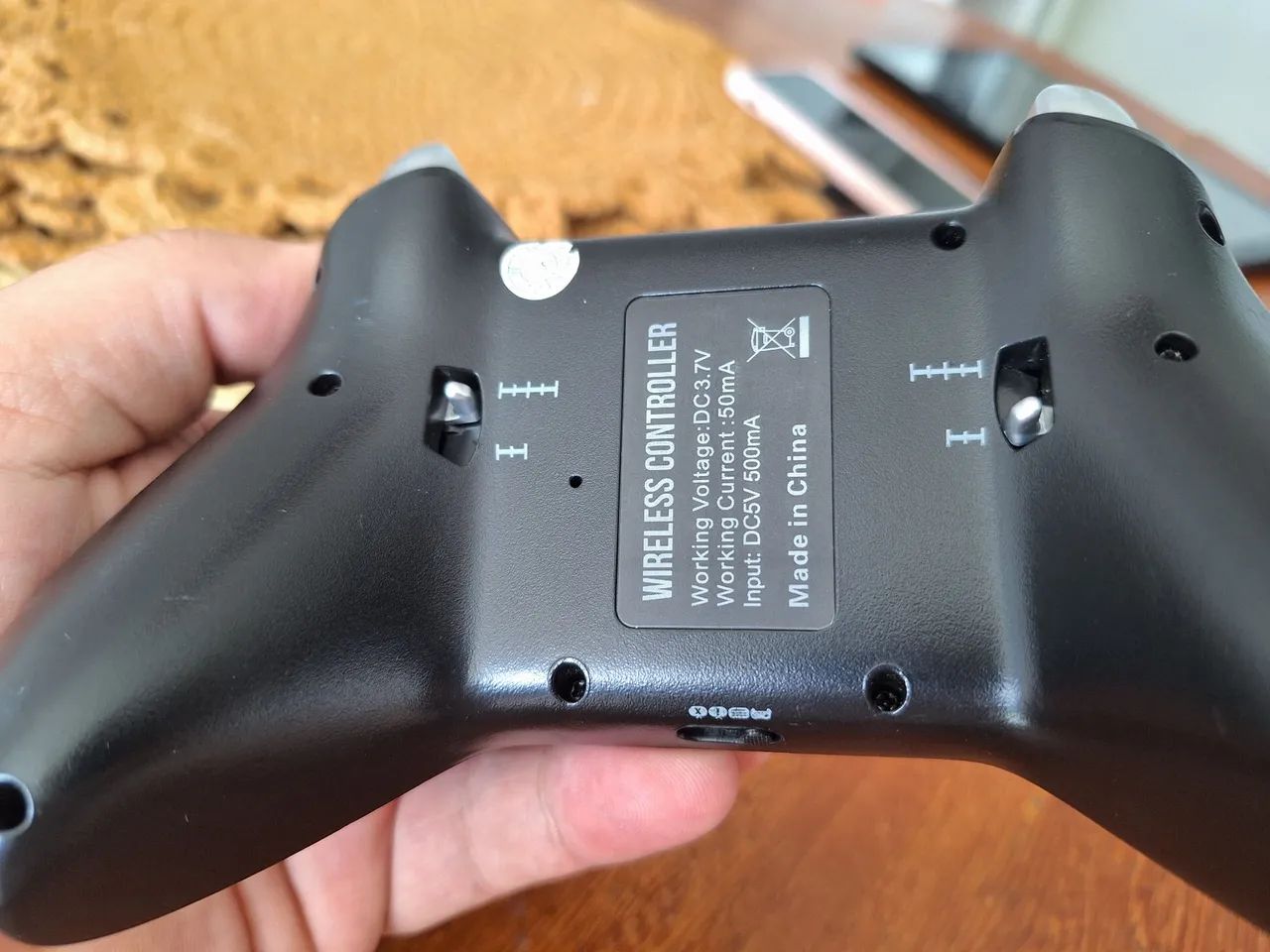 Controle Bluetooth iluminado, vibração e com suporte para celular  - Foto 4