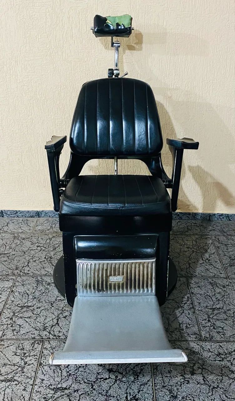 RELÍQUIA CADEIRA DE BARBEIRO FUNCIONANDO PERFEITAMENTE  - Foto 2