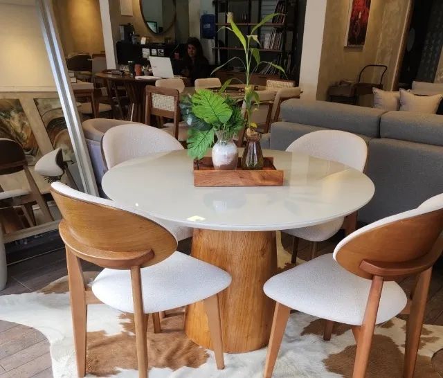 Mesa redonda de jantar 