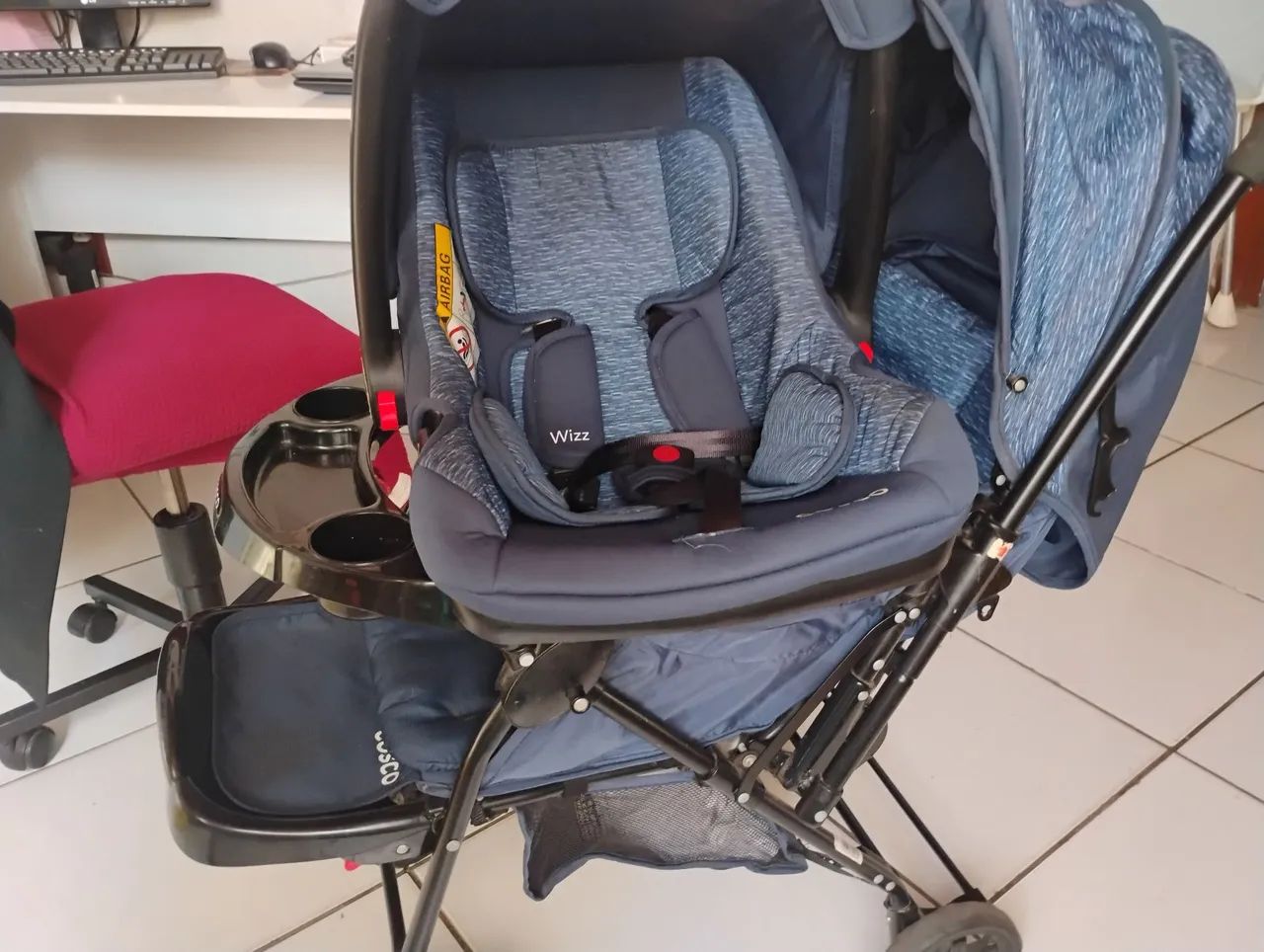 Carrinho de bebe e bebê conforto 