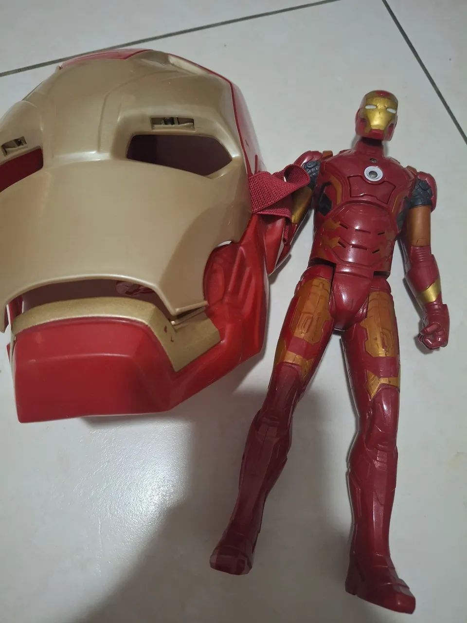 kit com boneco 30 cm articulado e máscara do homem de ferro  - Foto 2