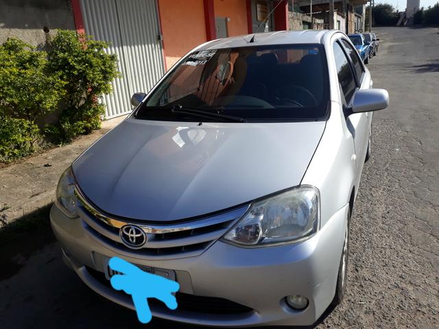  TOYOTA  ETIOS  XLS SEDAN 1 5 FLEX 16V 4P MEC 2013  