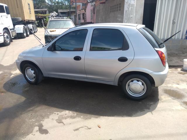 Vendo celta filé com ar troco por Corsa joy - Foto 2