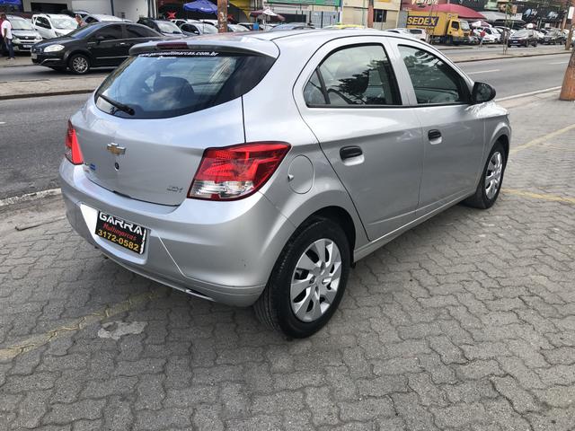 Ônix 2018 28000 km ent: 1.990,00 + 990,00 - Foto 9