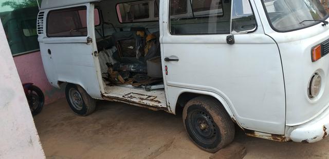 Promoção de natal vendo esse kombi pra sucata só falta o motor é caixa se quiser monta - Foto 2