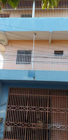 Vendo prédio de 3 pavimentos, c/8 kitinetes + ponto comercial, no Quintino Cunha - Foto 3