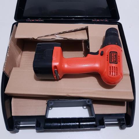 Kit Parafusadeira/Furadeira Black & Decker C/ Maleta Plástica+100 acessórios CD121K100 - Foto 6