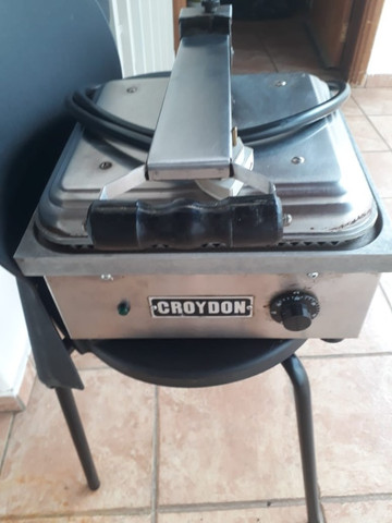 Prensa sanduicheira elétrica Croydon - Foto 2