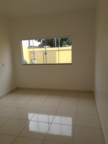 CASA COM ENTRADA FACILITADA NO VILLAGE GARAVELO. - Foto 4