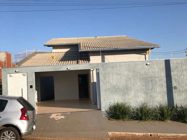 Linda casa no Jardim Itália com oportunidade única