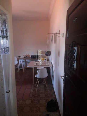 Apartamento à venda com garagem em Brás de Pina.