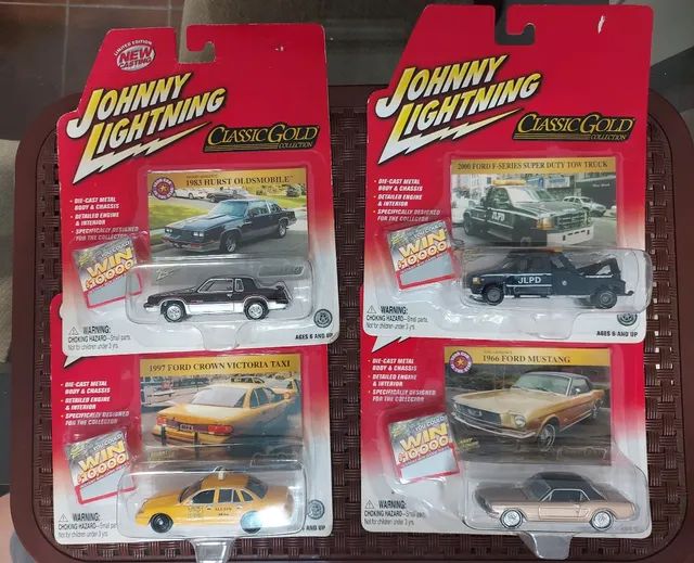 4 Miniaturas 1:64 Johnny lightning coleção Classic Gold - Foto 4