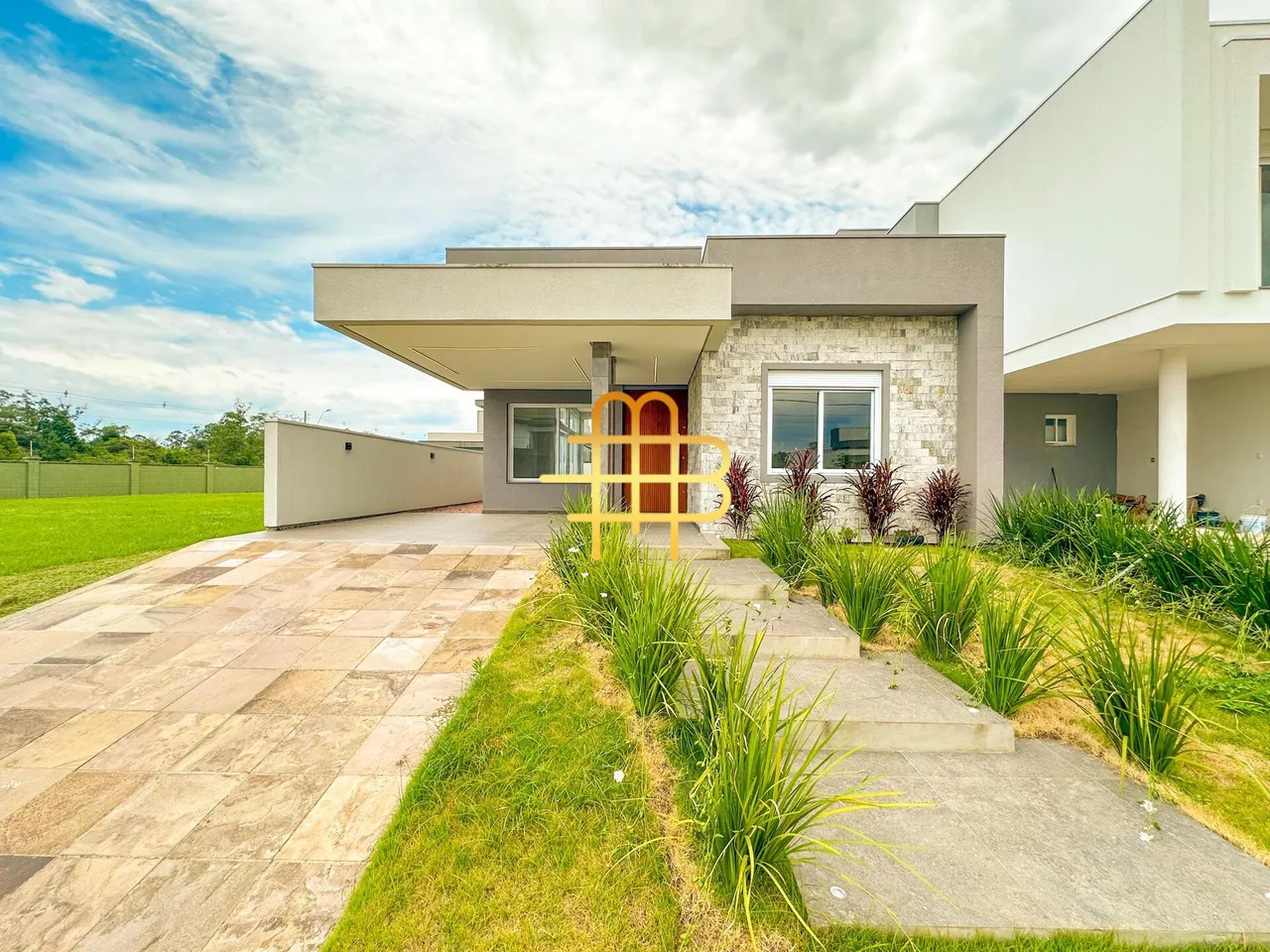 Terras Alpha - Casa nova e térrea com 3 Dorm. no condomínio Terras Alpha ao lado do Alphav