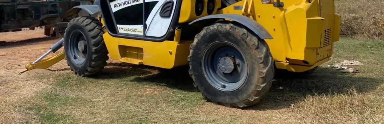 Manipulador Telescópico New Holland LM1445 ano 2013, 4x4, com 8.500 horas, em MG - Foto 4