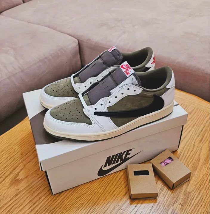 Travis Scott x Air Jordan 1 Low  Medium Olive - Foto 2
